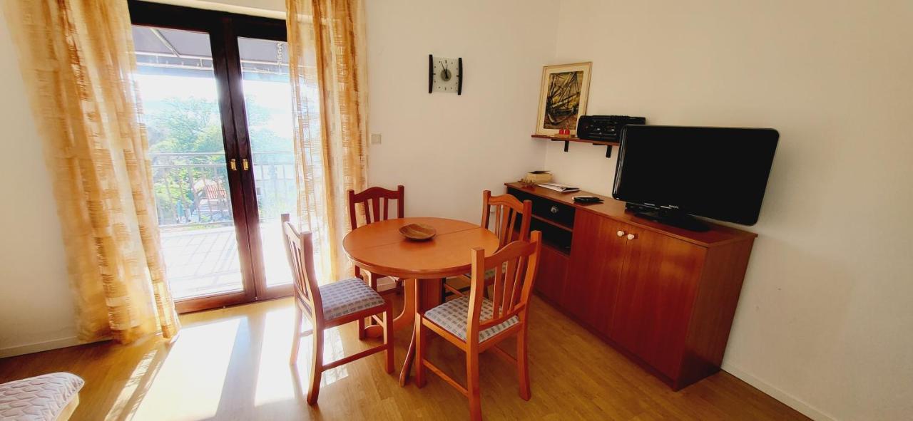 Apartments Italo By El-Pi Tours Njivice Ngoại thất bức ảnh
