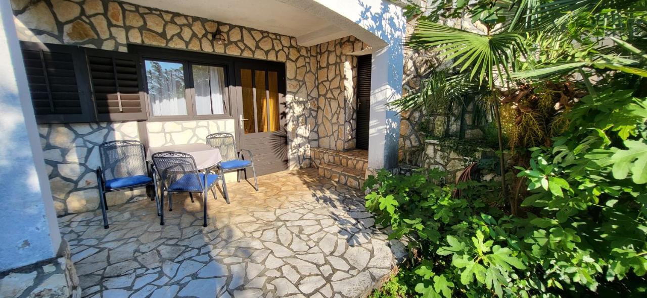 Apartments Italo By El-Pi Tours Njivice Ngoại thất bức ảnh