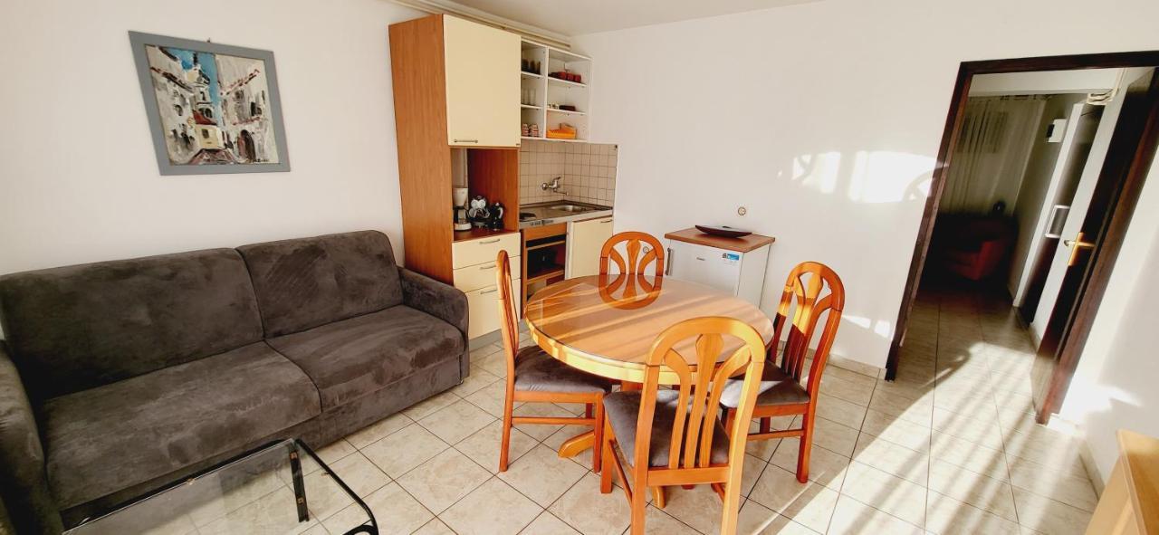 Apartments Italo By El-Pi Tours Njivice Ngoại thất bức ảnh