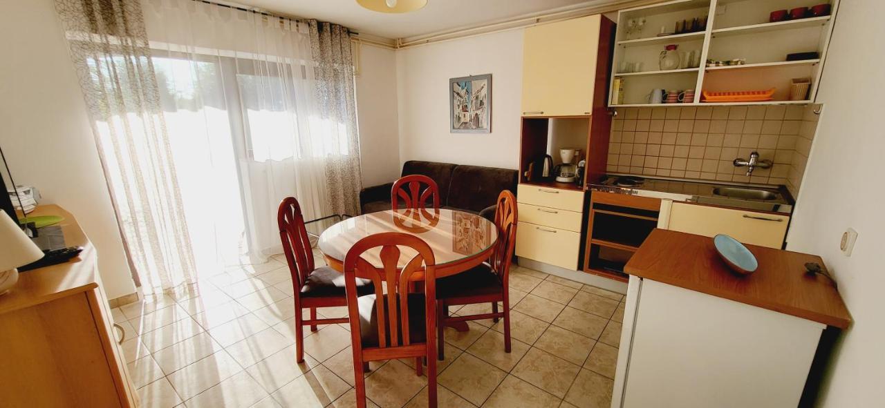 Apartments Italo By El-Pi Tours Njivice Ngoại thất bức ảnh